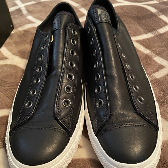Men’s Converse slip ons size 11